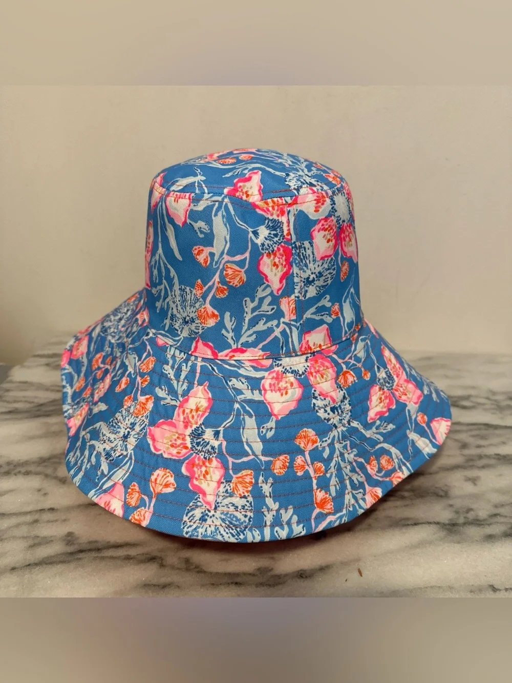 Lilly Pulitzer UPF 50+ Reversible Sun Hat in the Bahamian Rhapsody Excellent